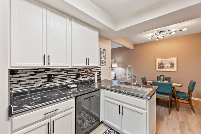 1117 S 52nd Street 1707, West Des Moines, IA 50265