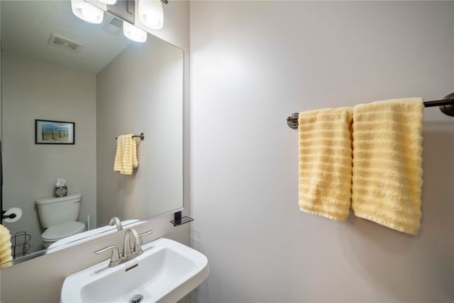 1117 S 52nd Street 1707, West Des Moines, IA 50265