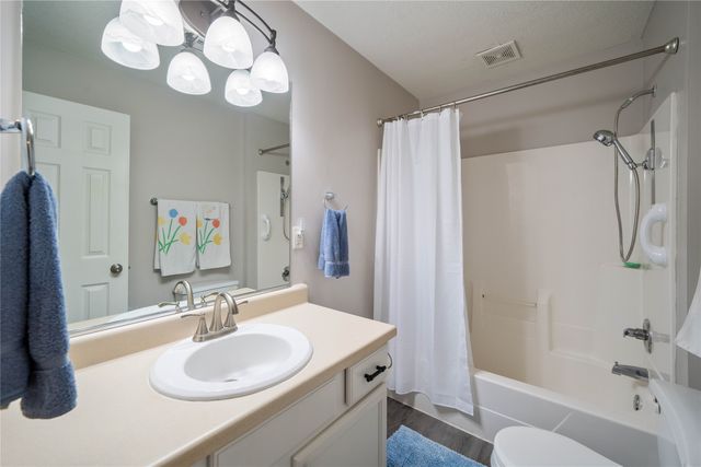 1117 S 52nd Street 1707, West Des Moines, IA 50265