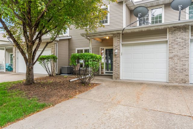 1117 S 52nd Street 1707, West Des Moines, IA 50265