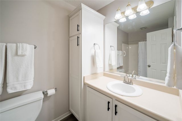 1117 S 52nd Street 1707, West Des Moines, IA 50265