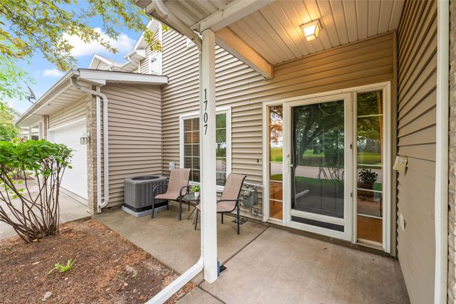 1117 S 52nd Street 1707, West Des Moines, IA 50265