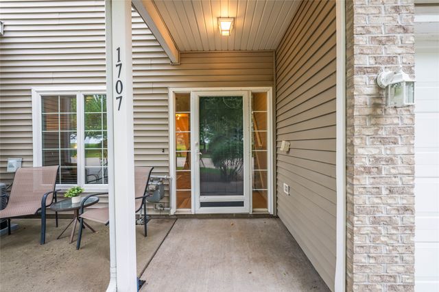 1117 S 52nd Street 1707, West Des Moines, IA 50265