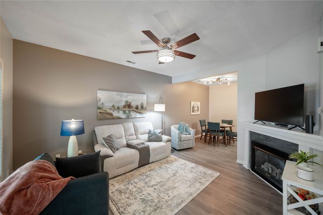 1117 S 52nd Street 1707, West Des Moines, IA 50265
