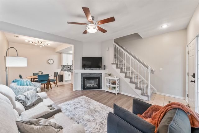 1117 S 52nd Street 1707, West Des Moines, IA 50265