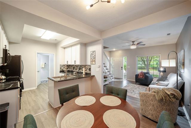 1117 S 52nd Street 1707, West Des Moines, IA 50265