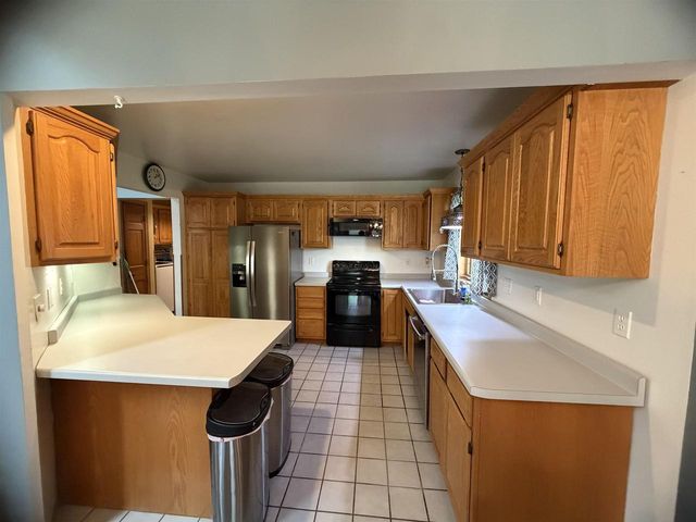 906 Prospect Avenue, Beaver Dam, WI 53916