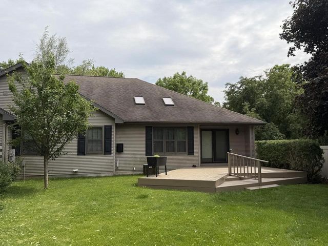 906 Prospect Avenue, Beaver Dam, WI 53916