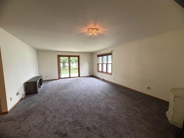 906 Prospect Avenue, Beaver Dam, WI 53916