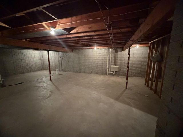 906 Prospect Avenue, Beaver Dam, WI 53916
