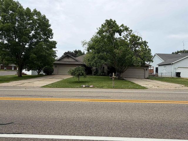 906 Prospect Avenue, Beaver Dam, WI 53916