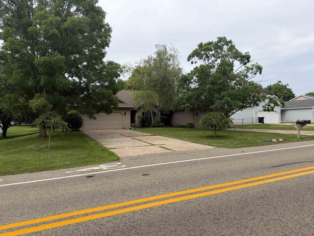 906 Prospect Avenue, Beaver Dam, WI 53916