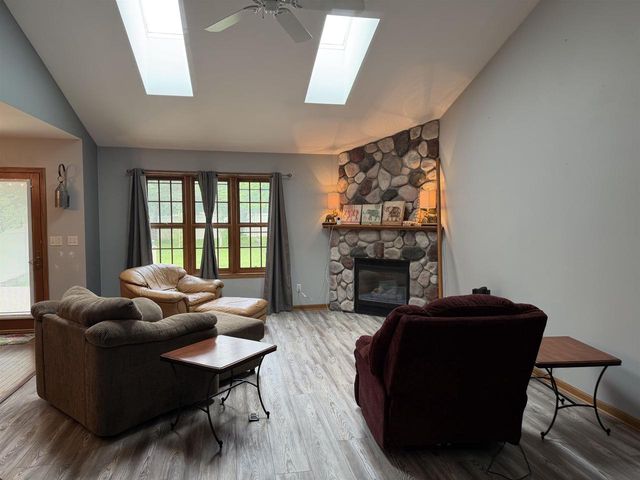 906 Prospect Avenue, Beaver Dam, WI 53916