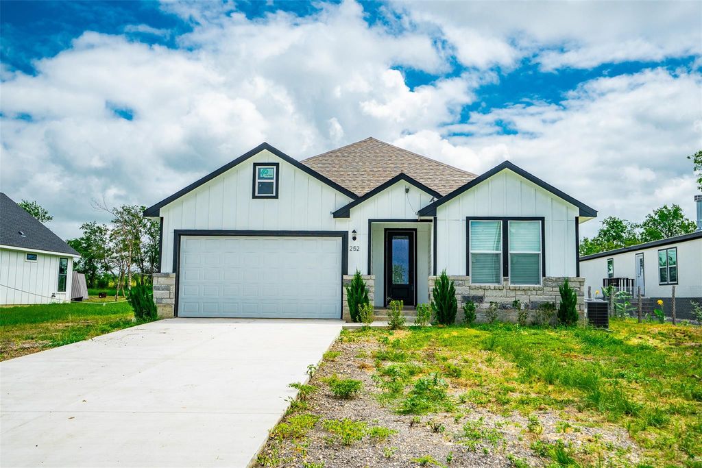 252 Amaranta LN, Del Valle, TX 78616