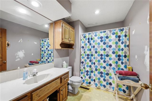 1402 NW Weatherstone Lane, Blue Springs, MO 64015
