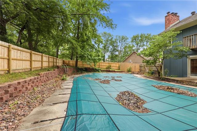 1402 NW Weatherstone Lane, Blue Springs, MO 64015