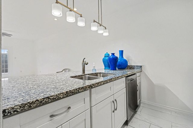 402 Wilcrest Drive 402, Houston, TX 77042