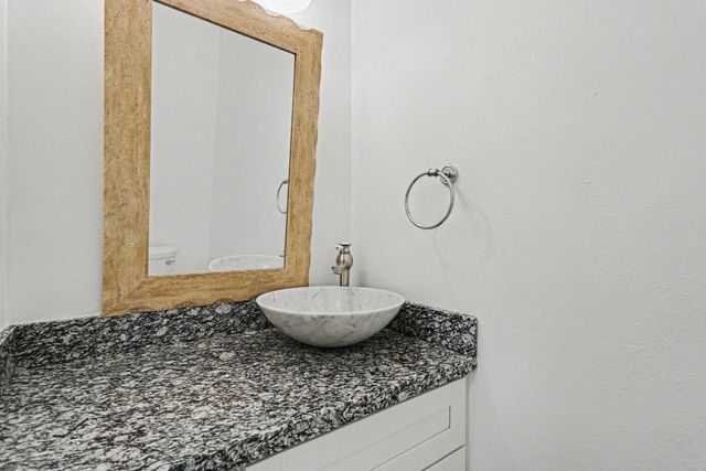 402 Wilcrest Drive 402, Houston, TX 77042