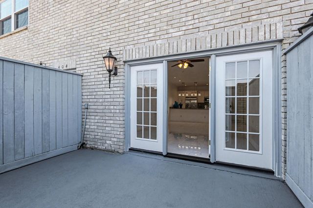 402 Wilcrest Drive 402, Houston, TX 77042