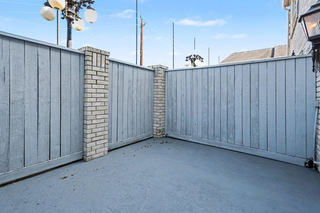 402 Wilcrest Drive 402, Houston, TX 77042