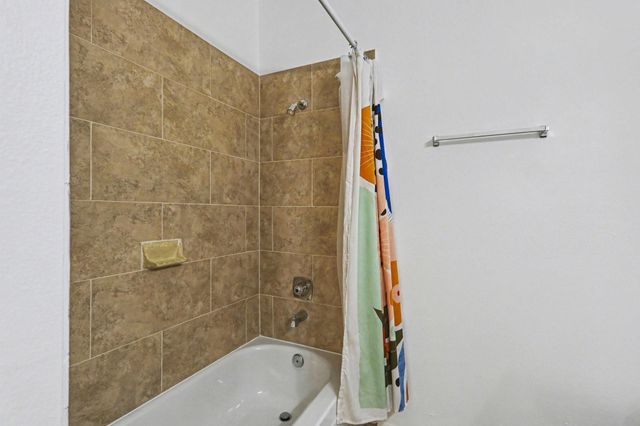 402 Wilcrest Drive 402, Houston, TX 77042