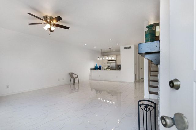 402 Wilcrest Drive 402, Houston, TX 77042