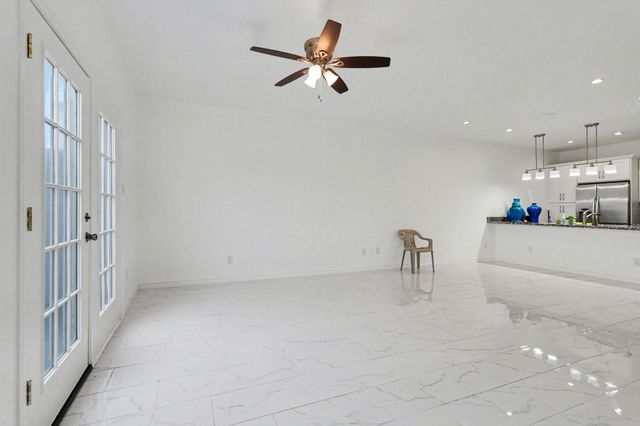 402 Wilcrest Drive 402, Houston, TX 77042