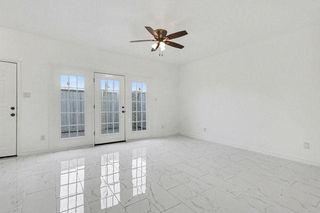 402 Wilcrest Drive 402, Houston, TX 77042