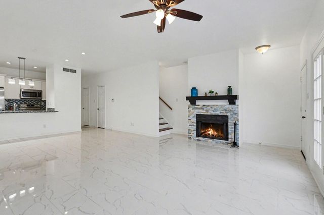 402 Wilcrest Drive 402, Houston, TX 77042