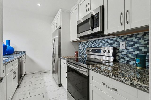 402 Wilcrest Drive 402, Houston, TX 77042