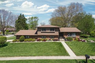 2502 Yorktown Drive, Bloomington, IL 61704