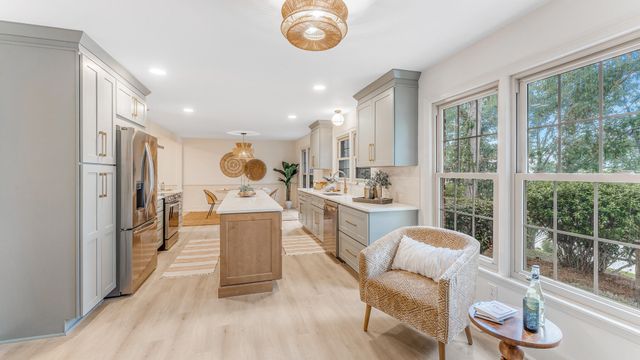 108 Lakeview Drive, Summerville, SC 29485