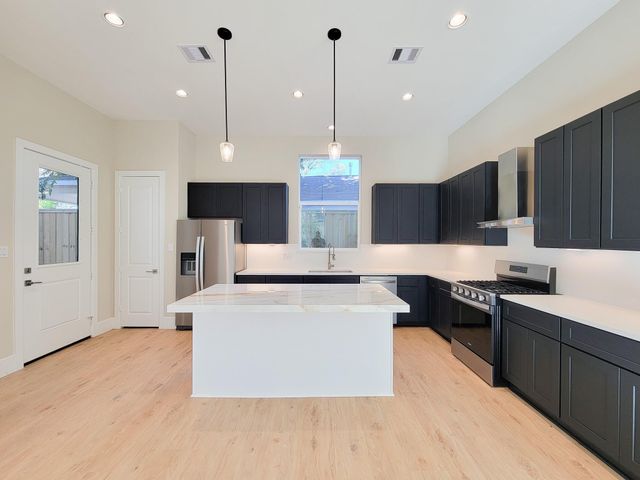 5613 Leonard Street, Houston, TX 77023