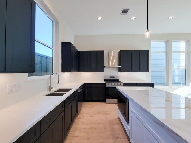 5613 Leonard Street, Houston, TX 77023