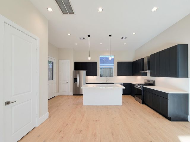 5613 Leonard Street, Houston, TX 77023