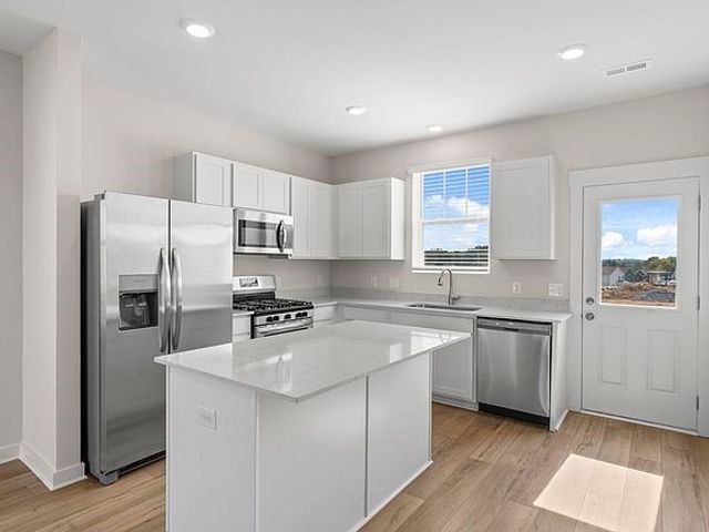 2705 Fordham St, Columbia, TN 38401