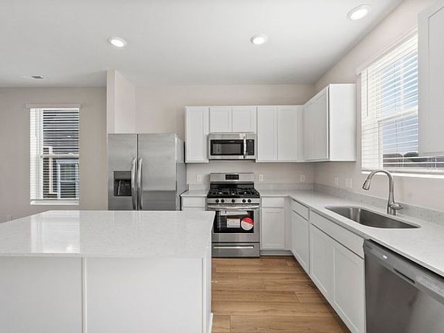 2705 Fordham St, Columbia, TN 38401