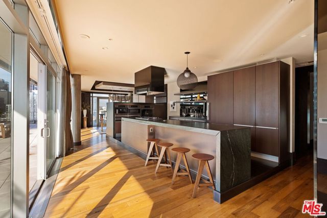 1155 S Grand Avenue 2204, Los Angeles, CA 90015