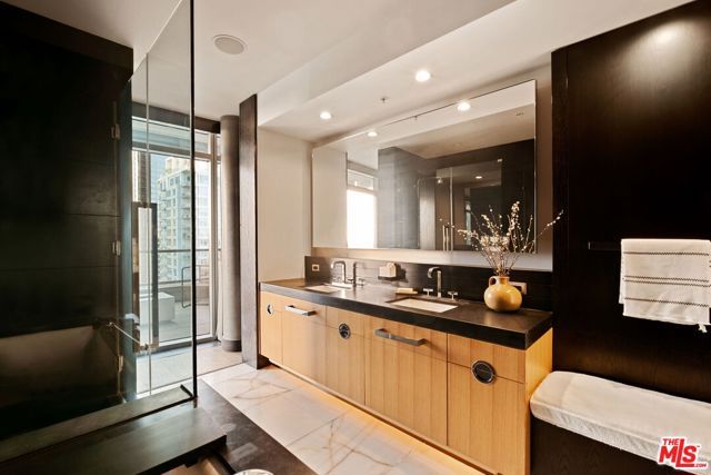 1155 S Grand Avenue 2204, Los Angeles, CA 90015