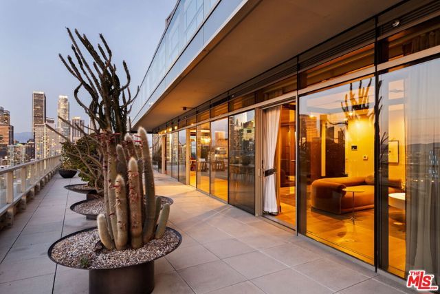 1155 S Grand Avenue 2204, Los Angeles, CA 90015
