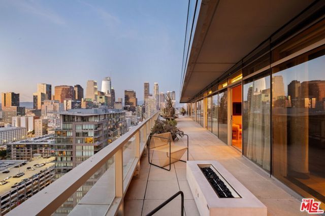 1155 S Grand Avenue 2204, Los Angeles, CA 90015