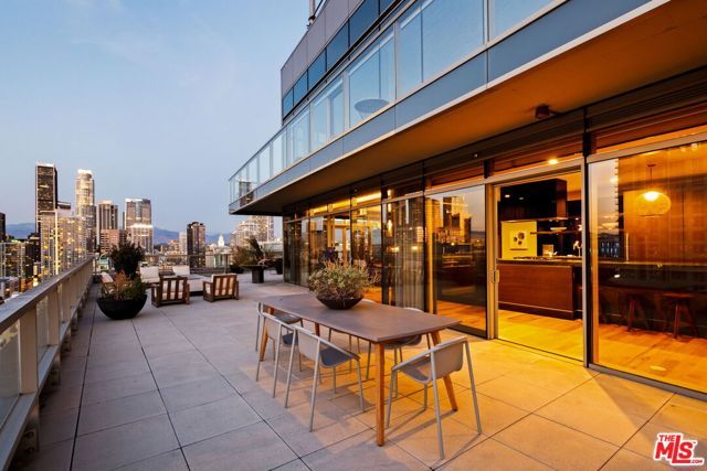 1155 S Grand Avenue 2204, Los Angeles, CA 90015