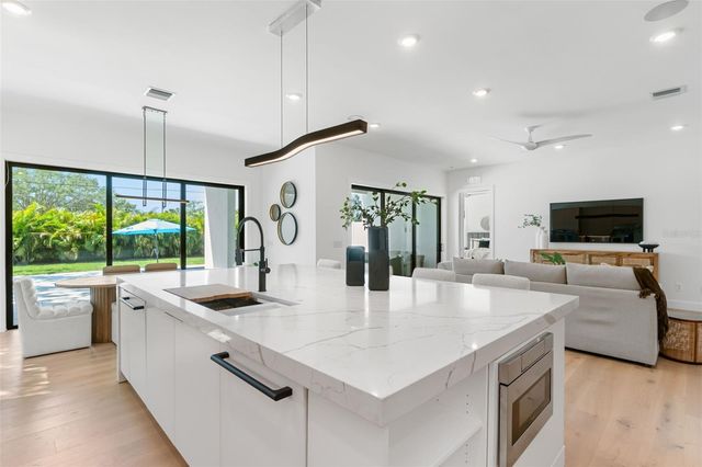 2232 GROVE STREET, Sarasota, FL 34239