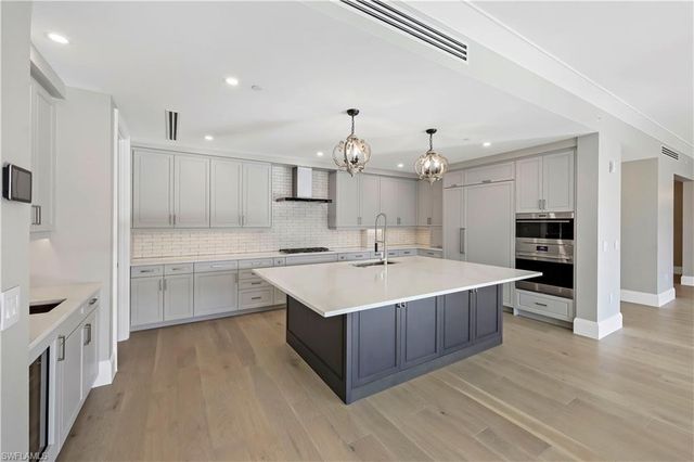 1130 3RD AVE S # 512, Naples, FL 34102