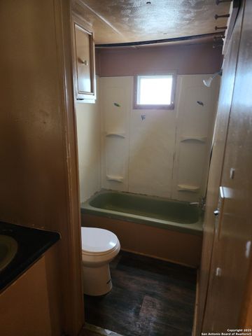 520 Royal Oak, Canyon Lake, TX 78133