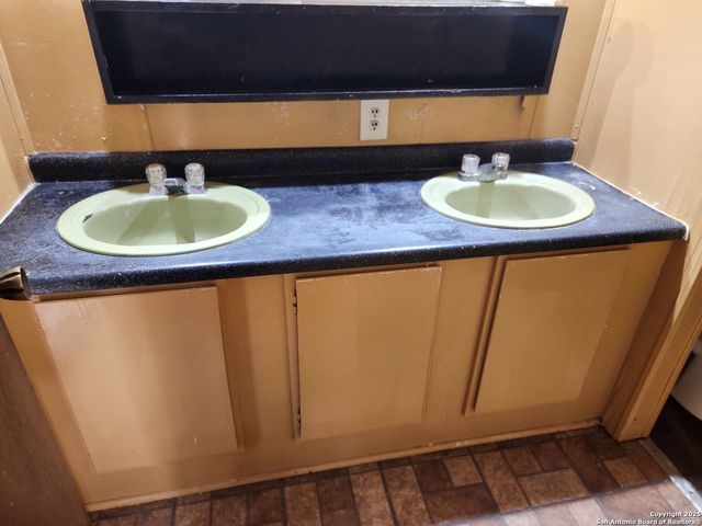 520 Royal Oak, Canyon Lake, TX 78133