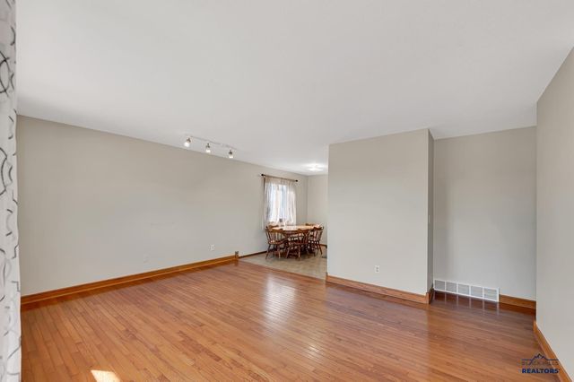 3224 JOHNSTON LN, Rapid City, SD 57703