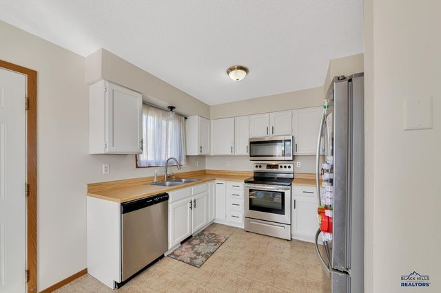 3224 JOHNSTON LN, Rapid City, SD 57703