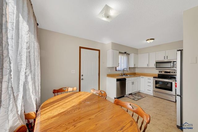 3224 JOHNSTON LN, Rapid City, SD 57703