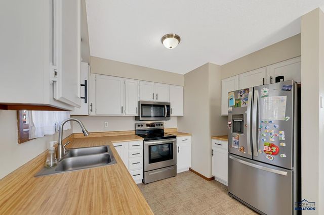 3224 JOHNSTON LN, Rapid City, SD 57703